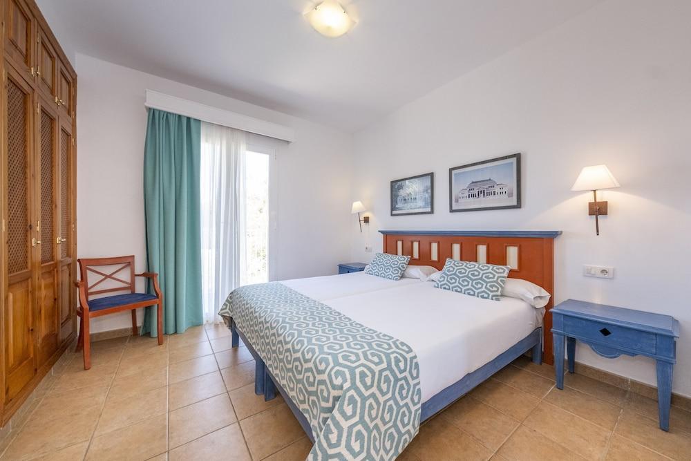 Aparthotel Comitas Isla Del Aire Punta Prima  Zewnętrze zdjęcie
